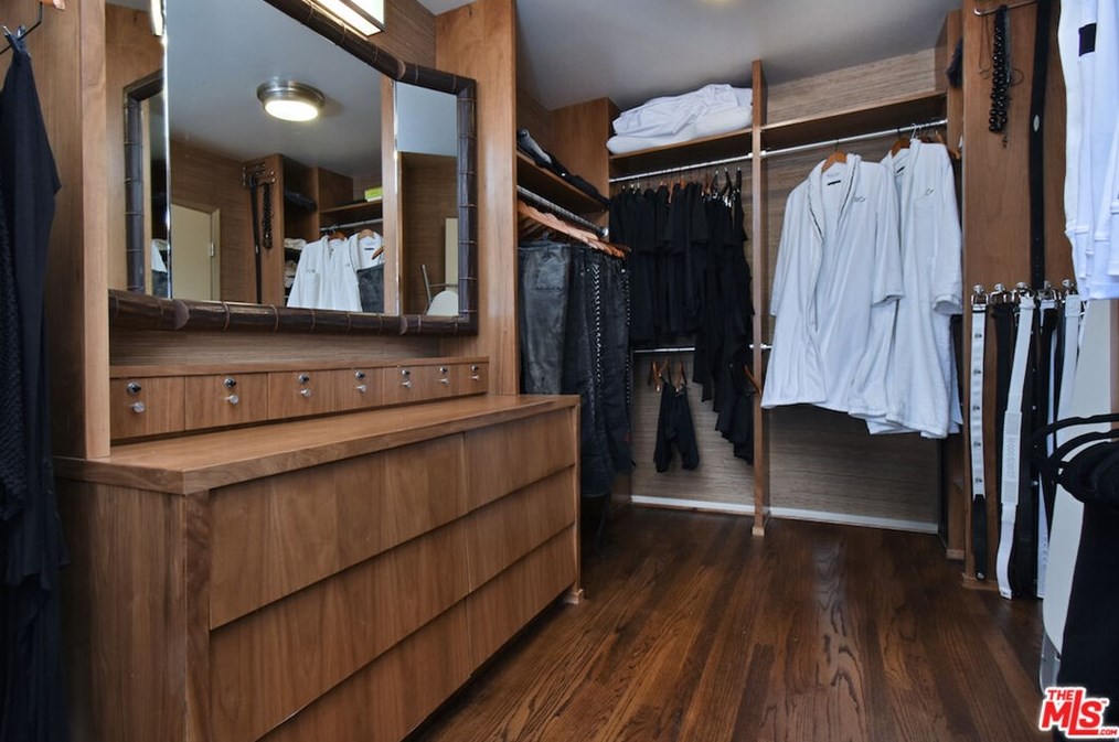 2423 Horse Shoe Canyon Rd, Los Angeles CA  90046-1541 exterior