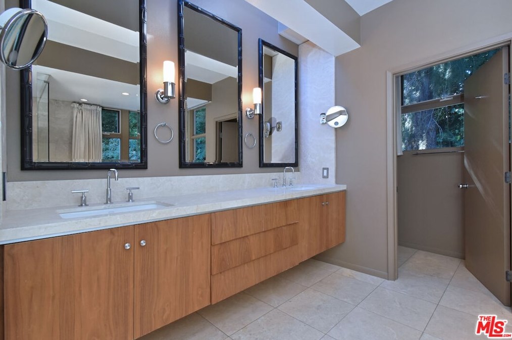 2423 Horse Shoe Canyon Rd, Los Angeles CA  90046-1541 exterior