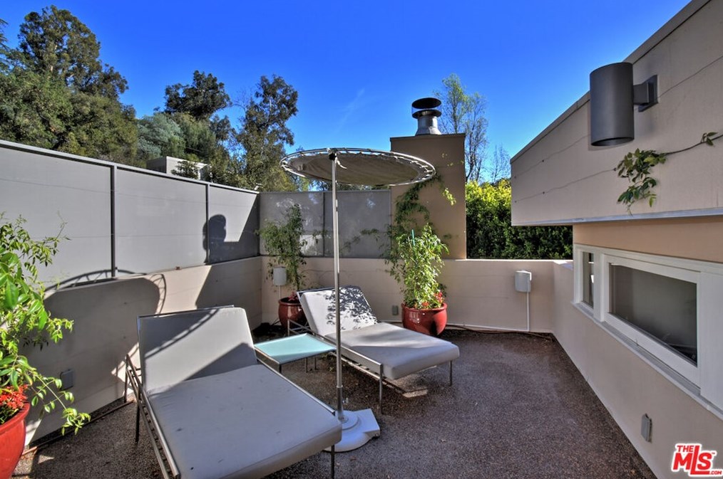 2423 Horse Shoe Canyon Rd, Los Angeles CA  90046-1541 exterior