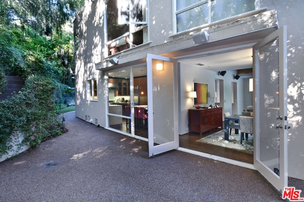 2423 Horse Shoe Canyon Rd, Los Angeles CA  90046-1541 exterior