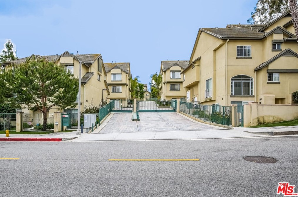 4600 Don Lorenzo Dr, Los Angeles CA  90008-4171 exterior