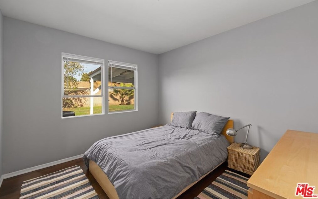 17807 Arminta St, Los Angeles CA  91335-2204 exterior