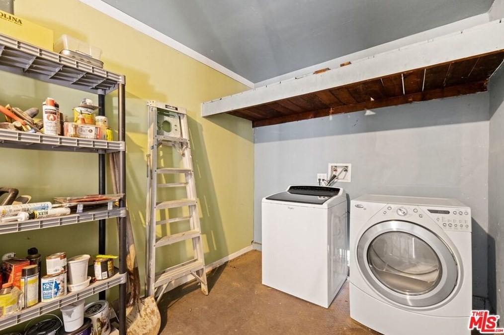 17807 Arminta St, Los Angeles CA  91335-2204 exterior