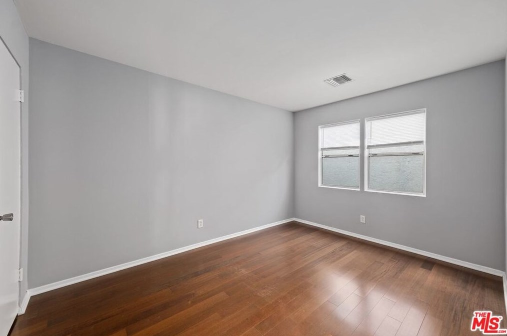 17807 Arminta St, Los Angeles CA  91335-2204 exterior