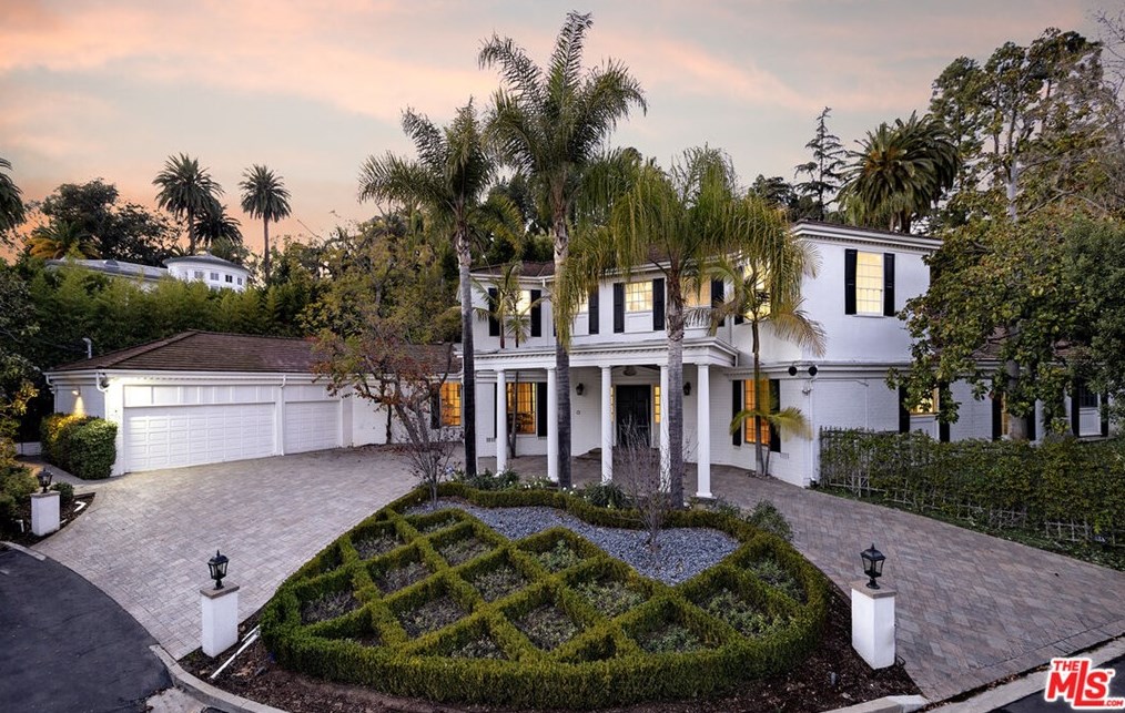 31 Oakmont Dr, Los Angeles CA  90049-1901 exterior