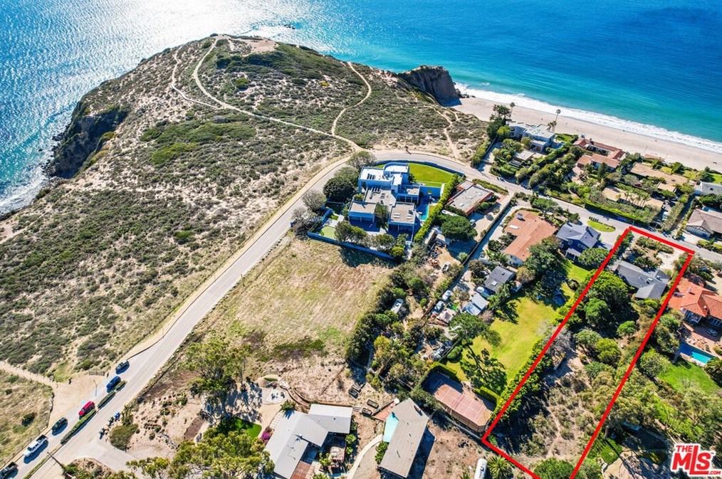 7352 Birdview Ave, Malibu CA  90265-4113 exterior