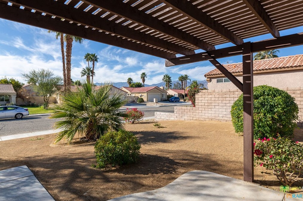 69646 Rochester Rd, Cathedral City CA  92234-2557 exterior