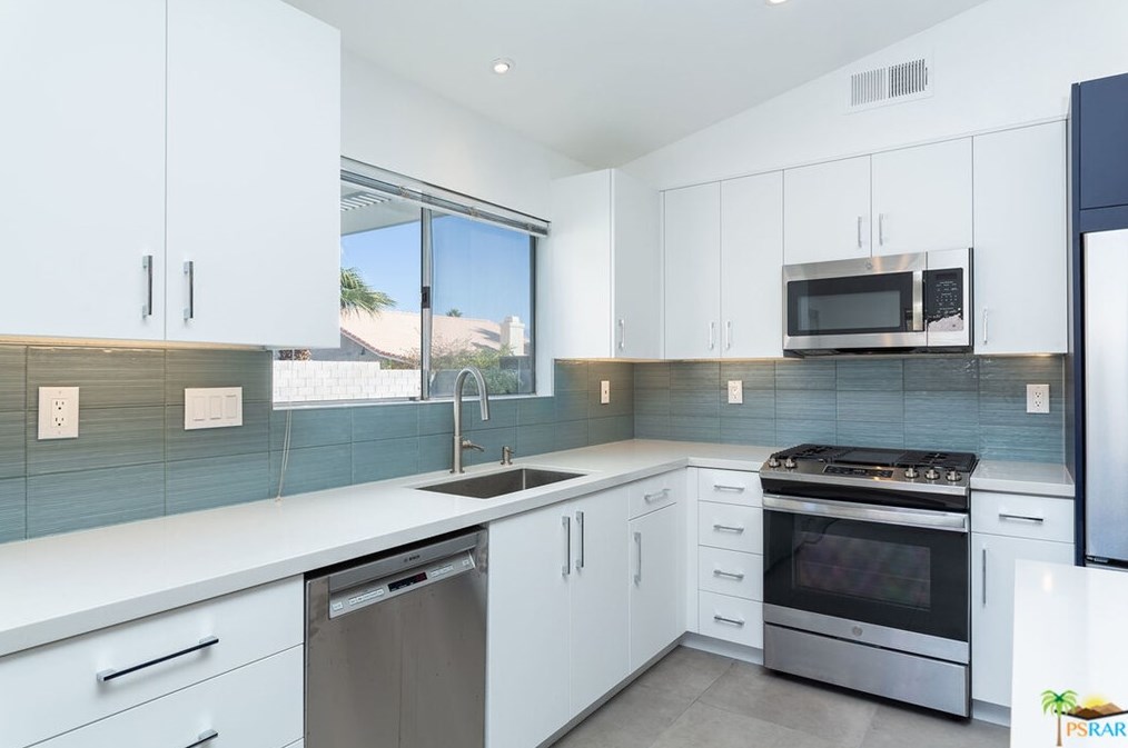 69646 Rochester Rd, Cathedral City CA  92234-2557 exterior