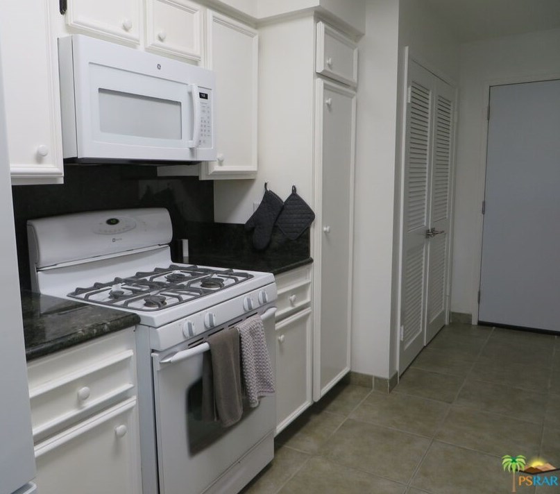 68472 Calle Toledo, Cathedral City CA  92234-6714 exterior