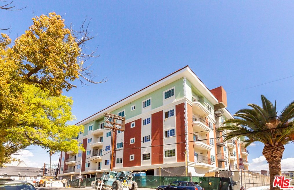 944 Serrano Ave, Los Angeles CA  90006-1114 exterior