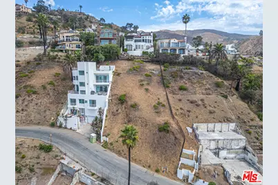 21415 Rambla Vista Rd, Malibu, CA 90265 - Photo 9