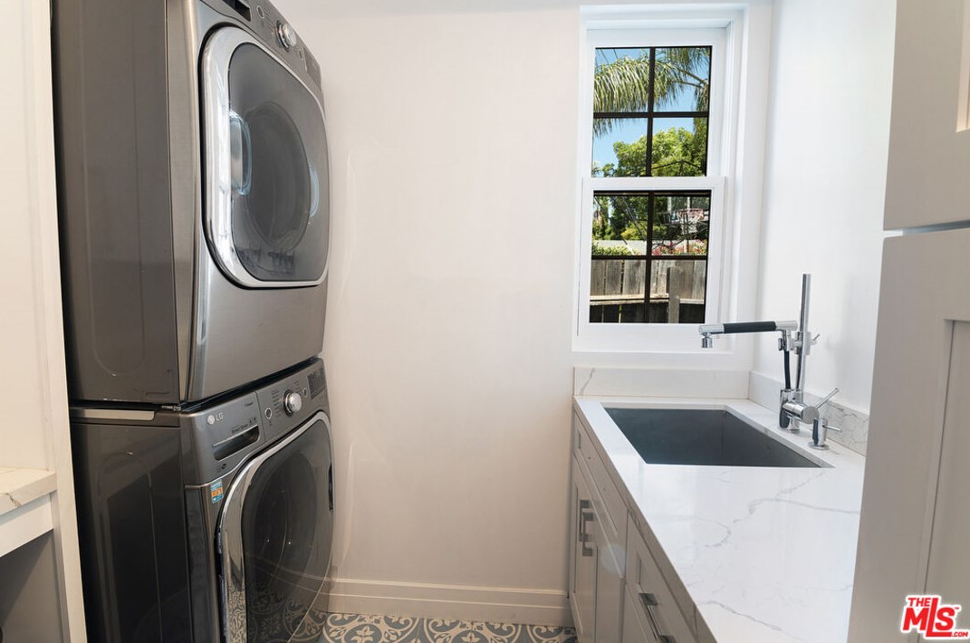 430 Highland Ave, Los Angeles CA  90036-2628 exterior