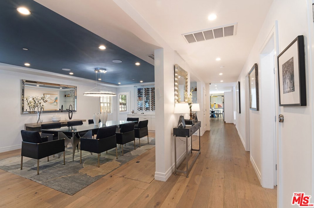 430 Highland Ave, Los Angeles CA  90036-2628 exterior