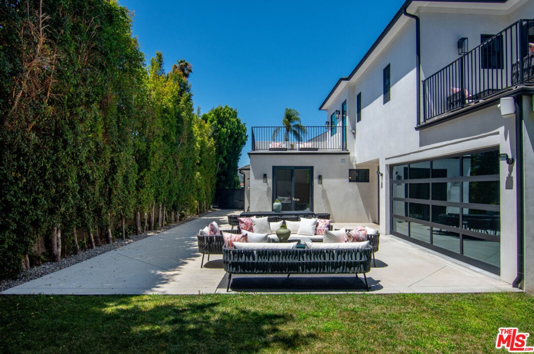430 Highland Ave, Los Angeles CA  90036-2628 exterior