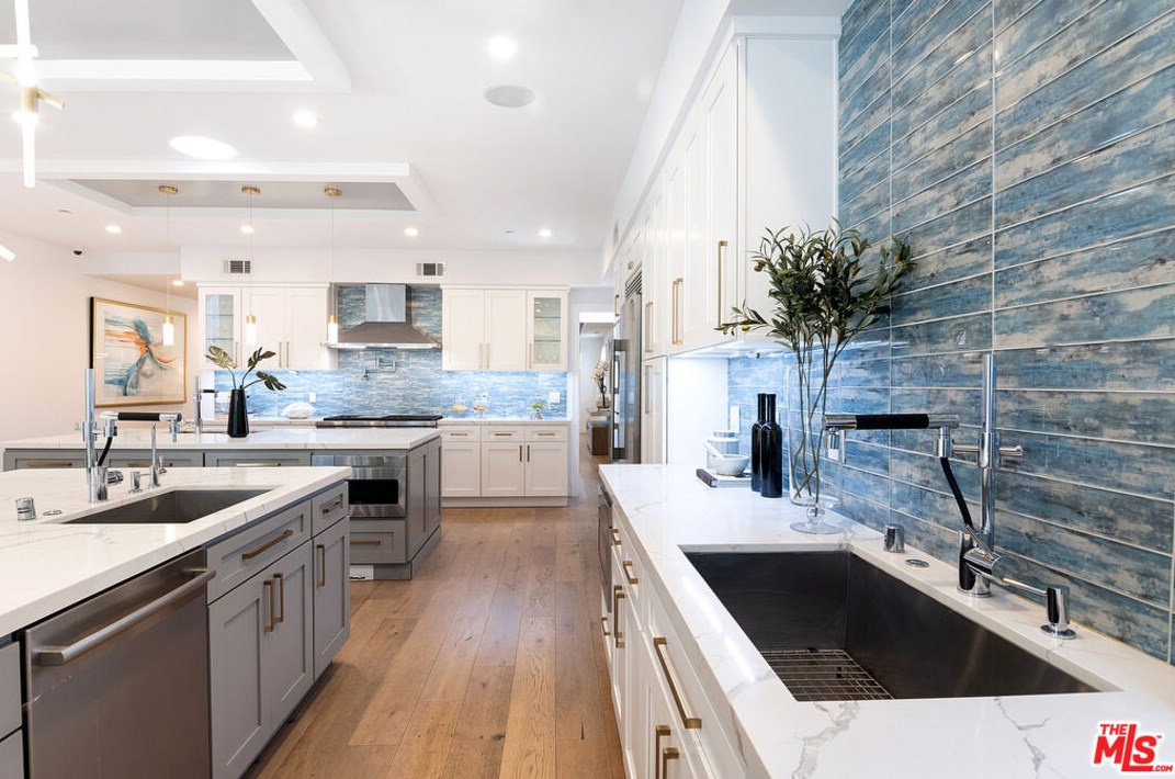 430 Highland Ave, Los Angeles CA  90036-2628 exterior