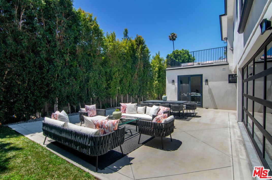 430 Highland Ave, Los Angeles CA  90036-2628 exterior