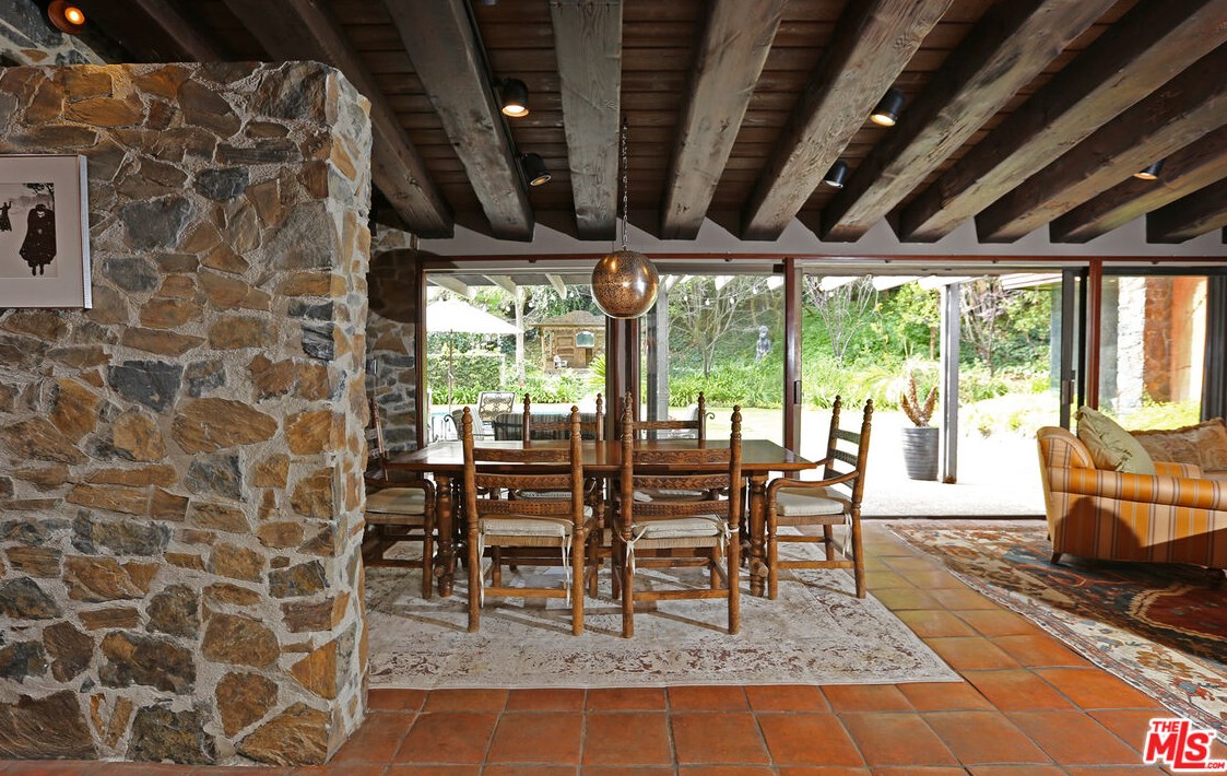 2673 Mandeville Canyon Rd, Los Angeles CA  90049-1003 exterior