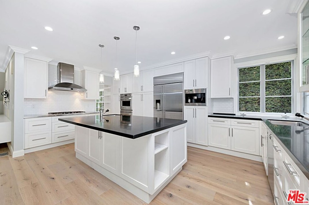 9342 Cresta Dr, Los Angeles CA  90035-4119 exterior