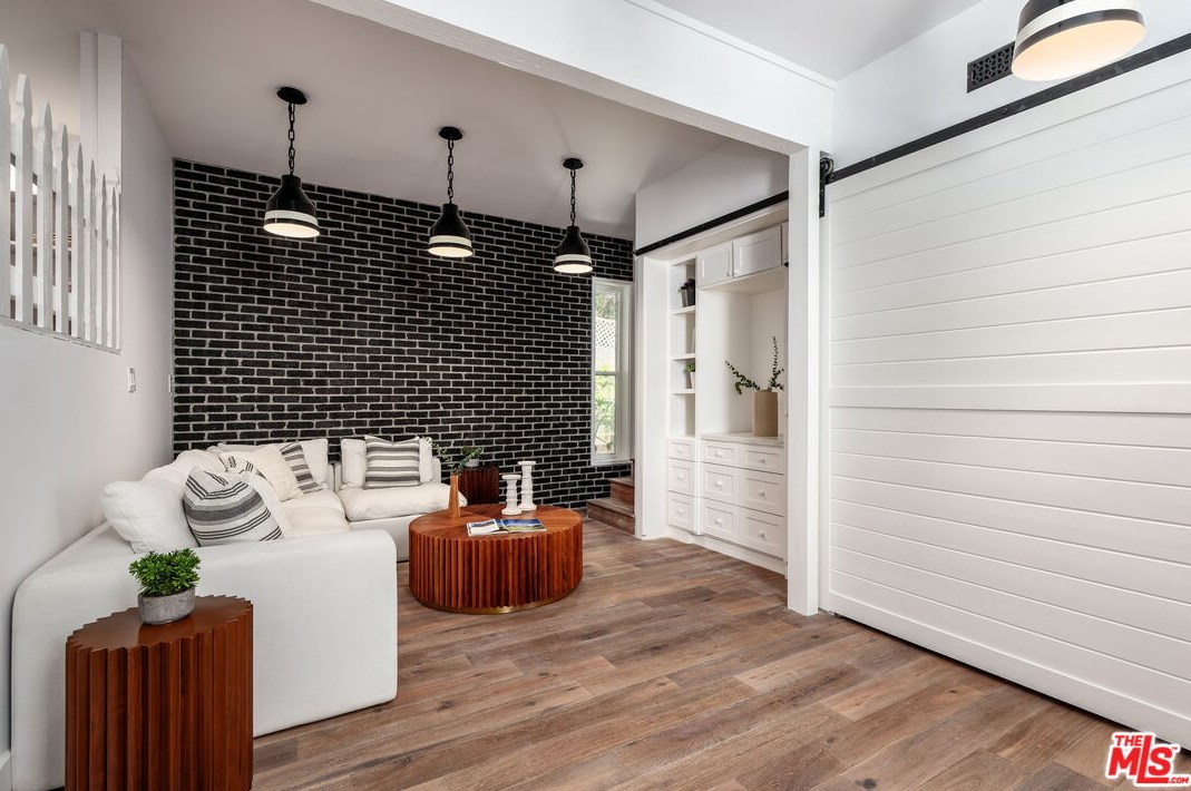 31595 Table Rock Dr, Laguna Beach CA  92651-8328 exterior