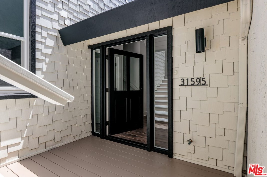 31595 Table Rock Dr, Laguna Beach CA  92651-8328 exterior