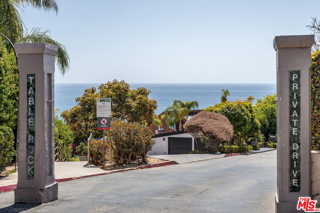 31595 Table Rock Dr, Laguna Beach CA  92651-8328 exterior