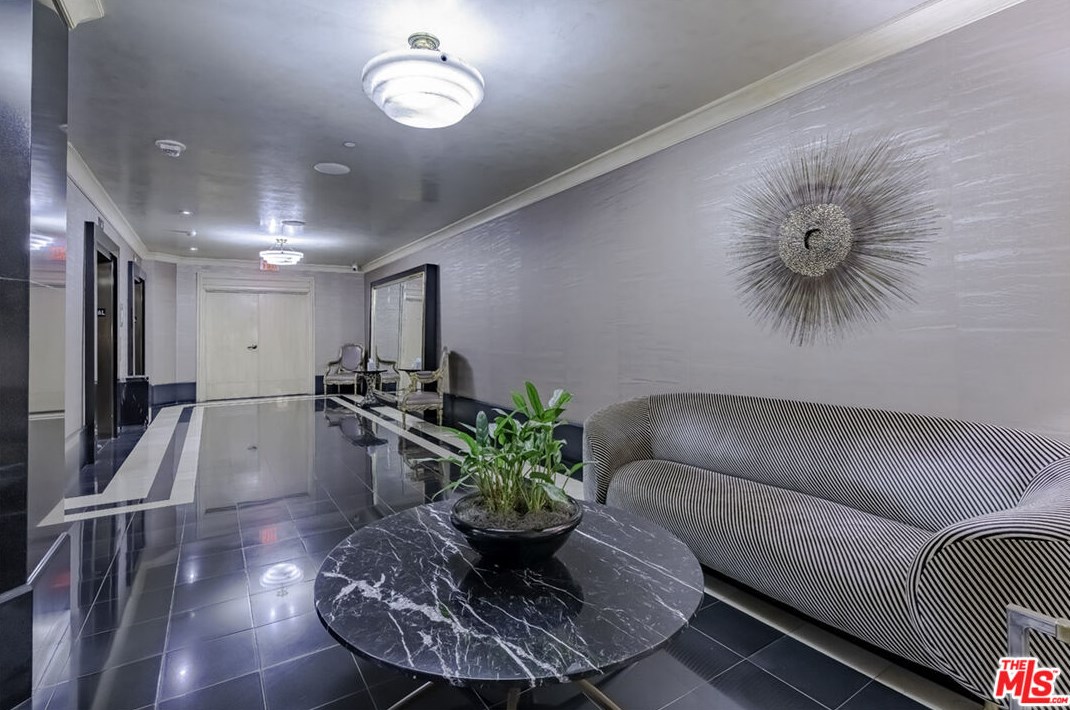 1645 Vine St, Los Angeles CA  90028-8839 exterior