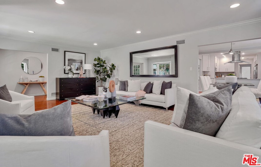 11348 Thurston Cir, Los Angeles CA  90049-2424 exterior