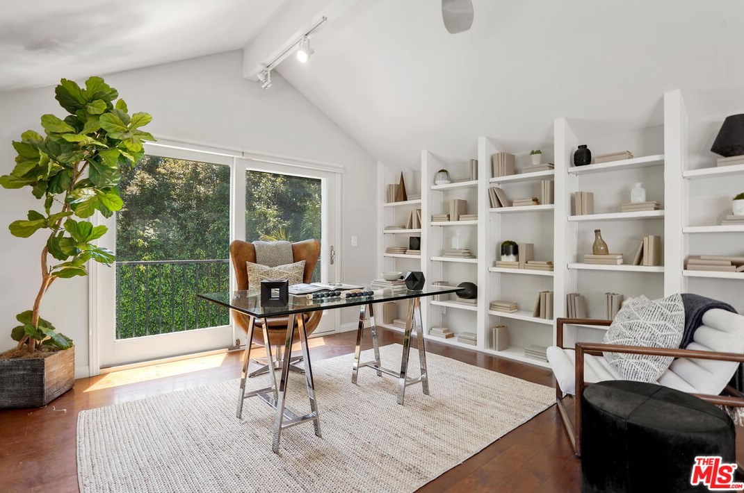 11348 Thurston Cir, Los Angeles CA  90049-2424 exterior