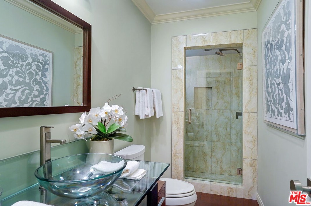 11348 Thurston Cir, Los Angeles CA  90049-2424 exterior