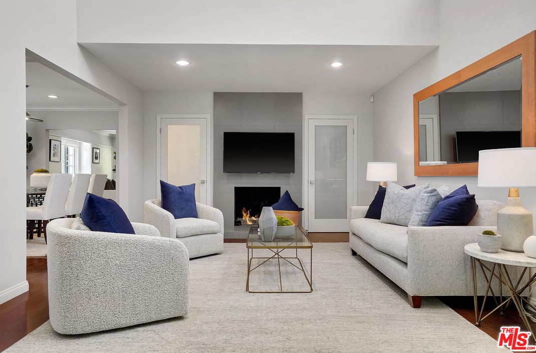 11348 Thurston Cir, Los Angeles CA  90049-2424 exterior