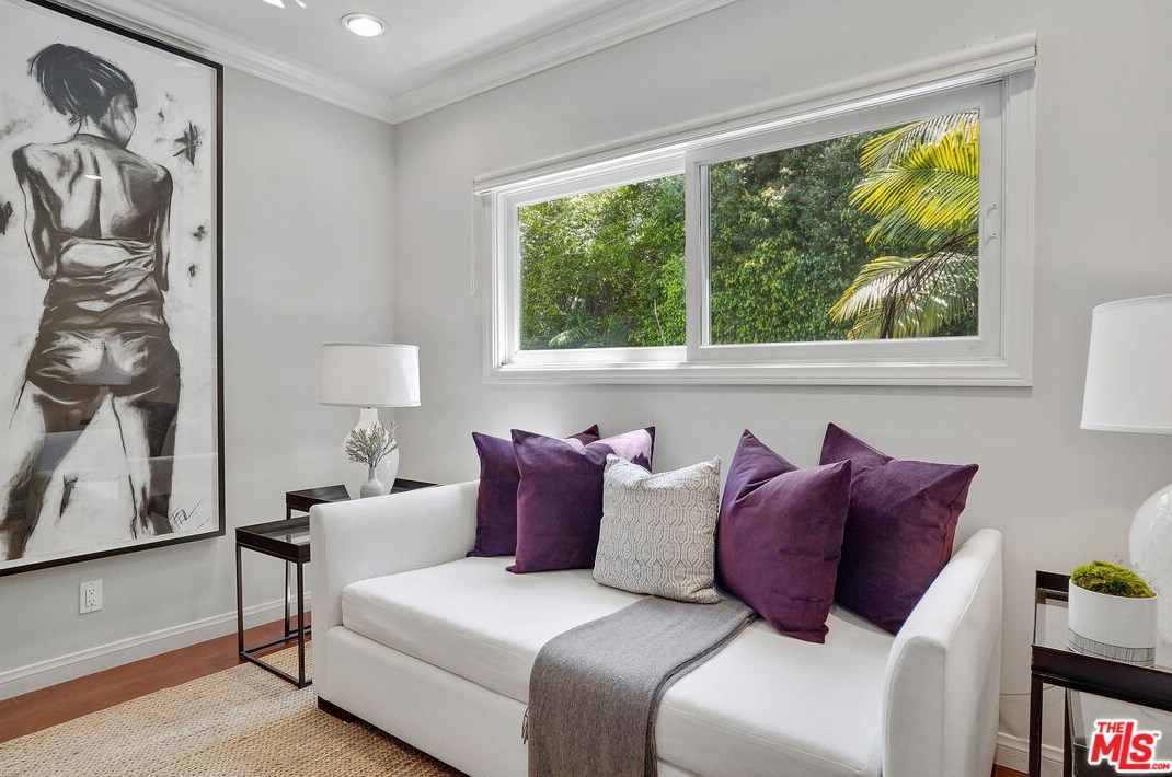 11348 Thurston Cir, Los Angeles CA  90049-2424 exterior