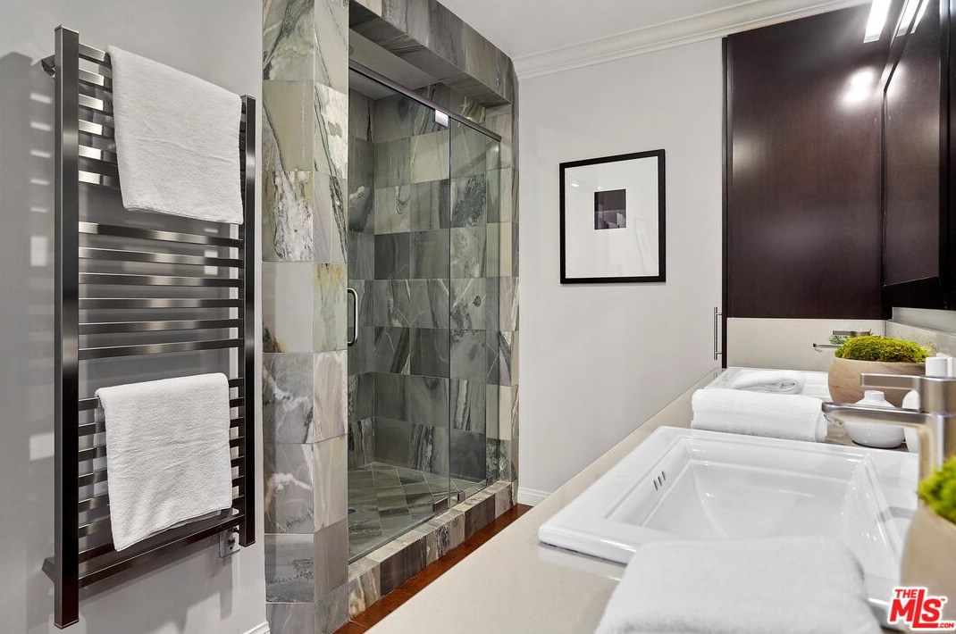 11348 Thurston Cir, Los Angeles CA  90049-2424 exterior