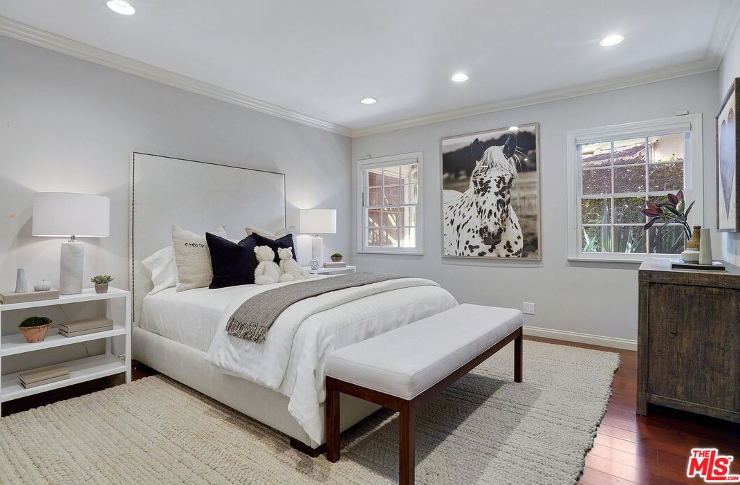 11348 Thurston Cir, Los Angeles CA  90049-2424 exterior