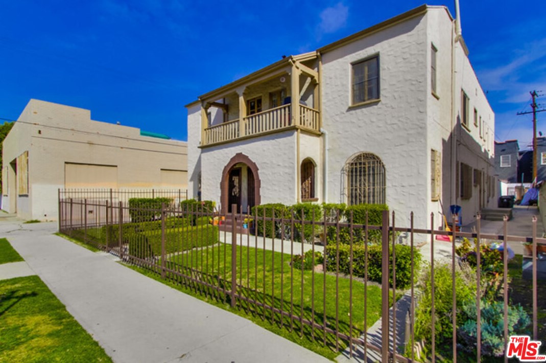 2616 Somerset Dr, Los Angeles CA  90016-3070 exterior
