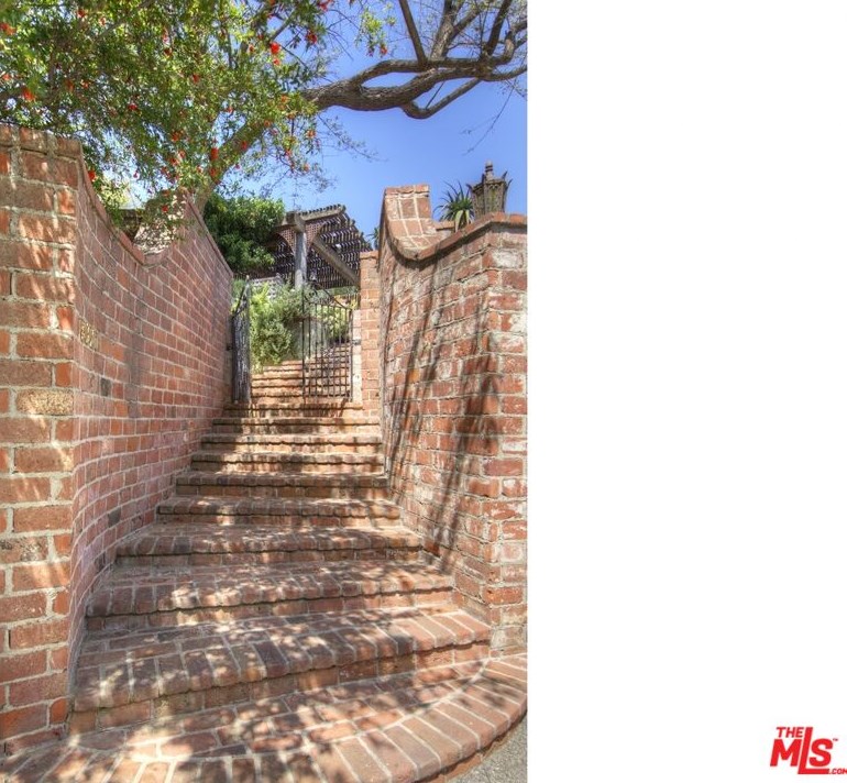 8321 Elusive Dr, Los Angeles CA  90046-7746 exterior