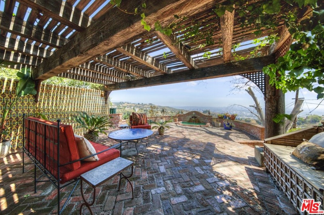8321 Elusive Dr, Los Angeles CA  90046-7746 exterior