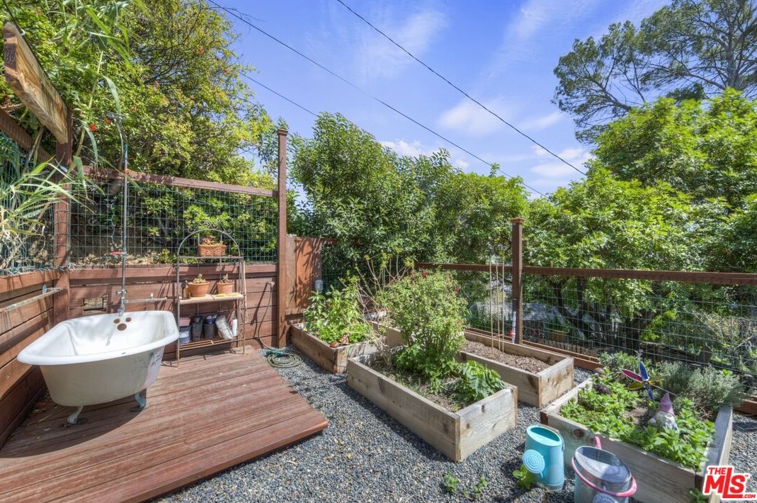 8321 Elusive Dr, Los Angeles CA  90046-7746 exterior