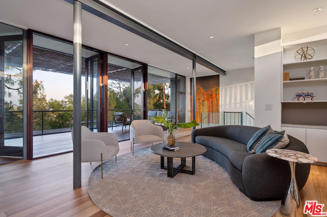 1140 Roberto Ln, Los Angeles CA  90077-2303 exterior