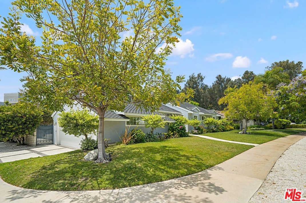 1483 Allenford Ave, Los Angeles CA  90049-3644 exterior