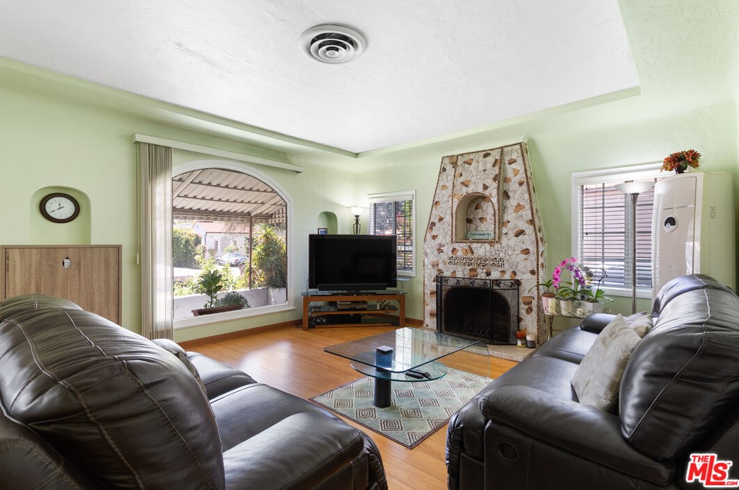 415 Raymond Ave, Glendale, CA 91201