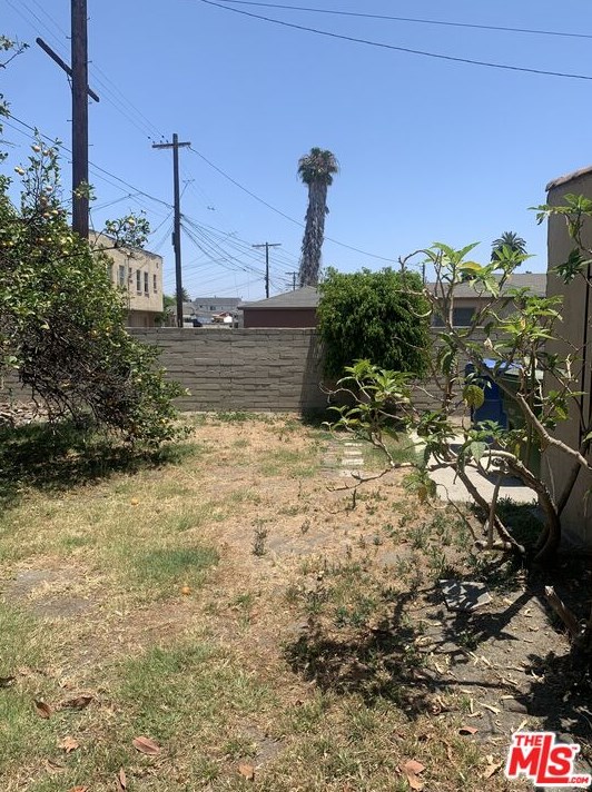 759 83rd St, Los Angeles CA  90044-5811 exterior