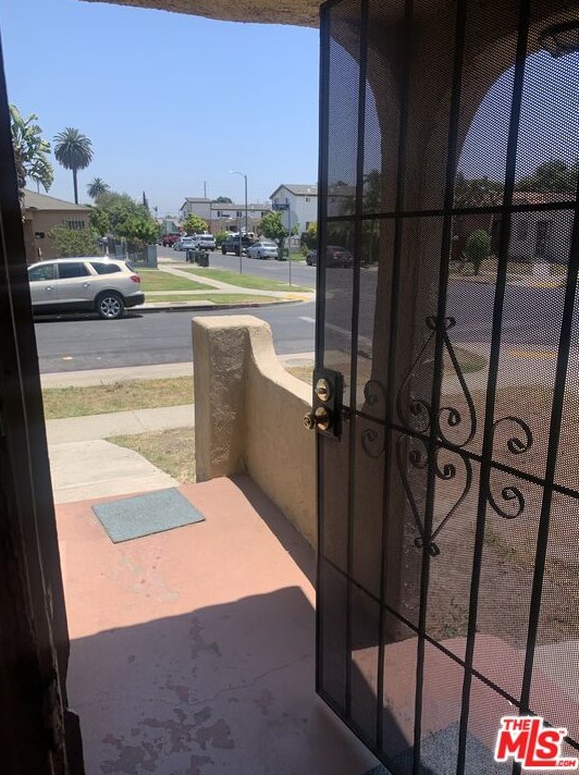 759 83rd St, Los Angeles CA  90044-5811 exterior
