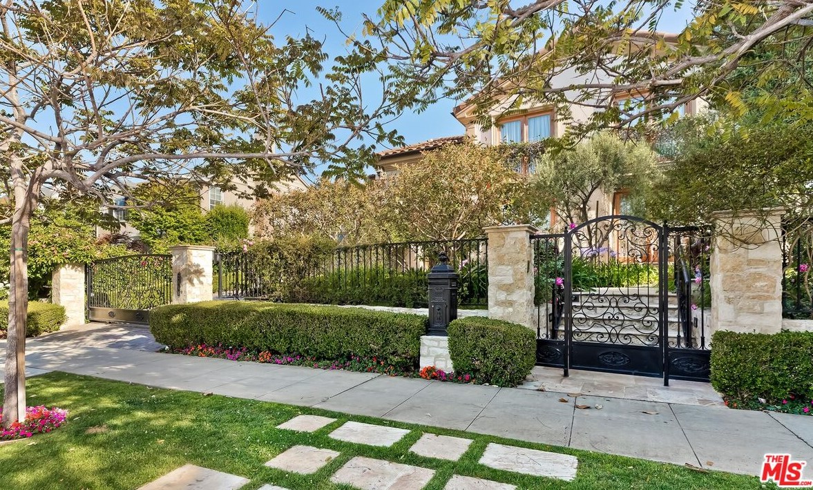 2848 Motor Ave, Los Angeles CA  90064-3438 exterior