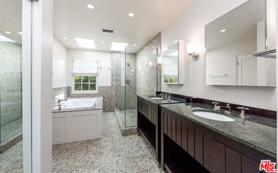 1600 Rising Glen Rd, Los Angeles CA  90069-1228 exterior