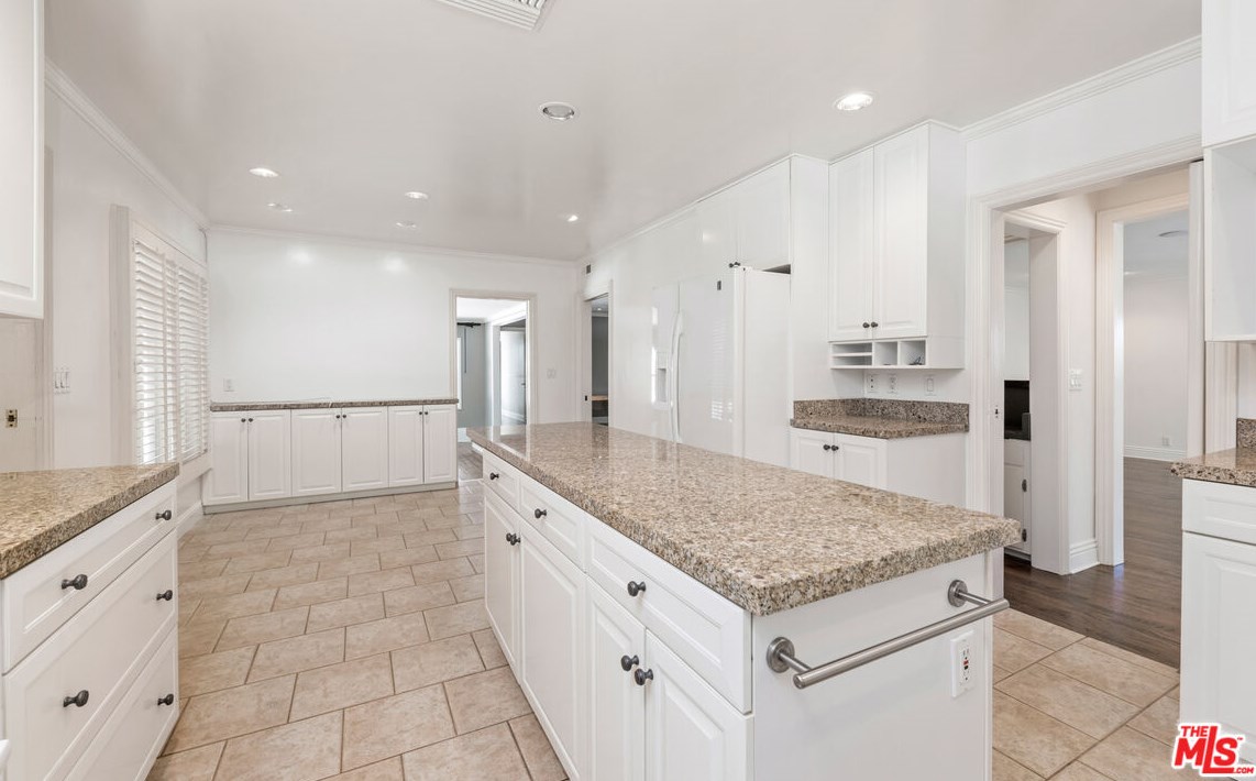 1600 Rising Glen Rd, Los Angeles CA  90069-1228 exterior