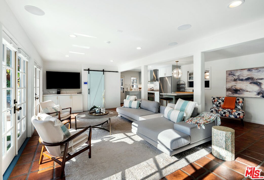 346 Westbourne Dr, Los Angeles CA  90048-1910 exterior