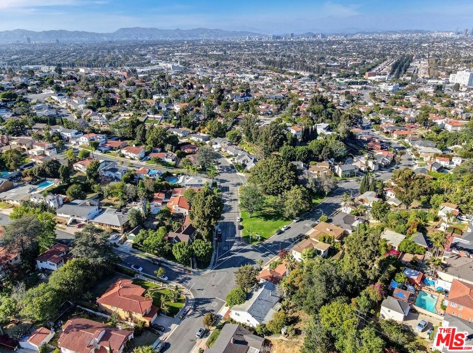 3740 Mullen Pl, Los Angeles CA  90043-1721 exterior