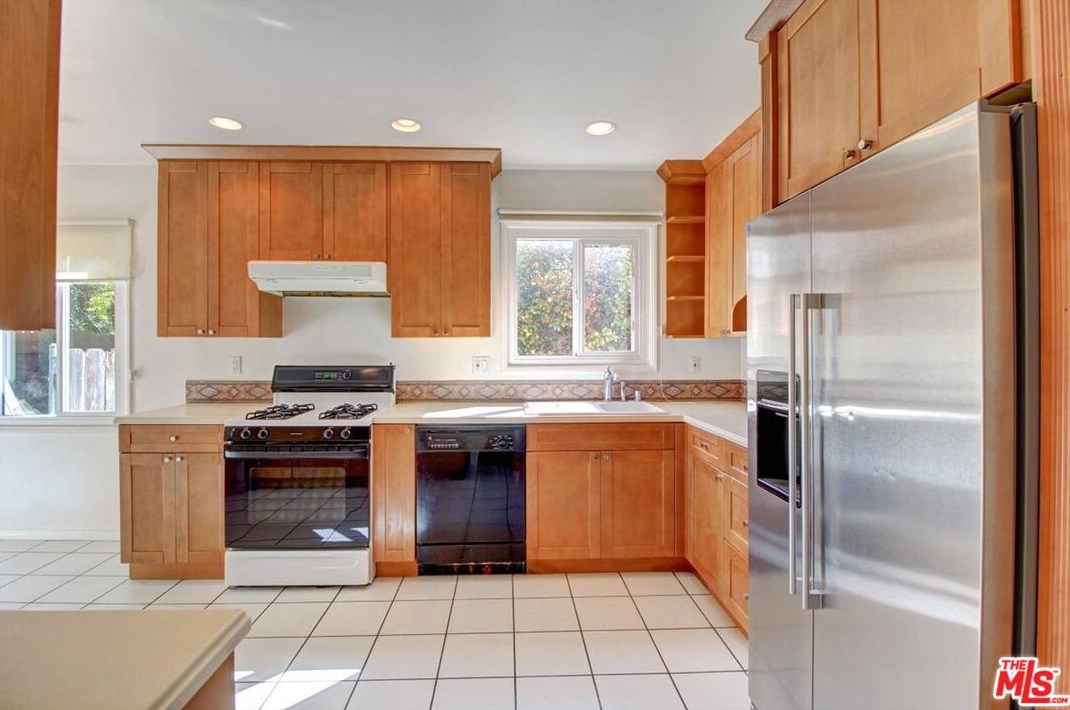 3740 Mullen Pl, Los Angeles CA  90043-1721 exterior