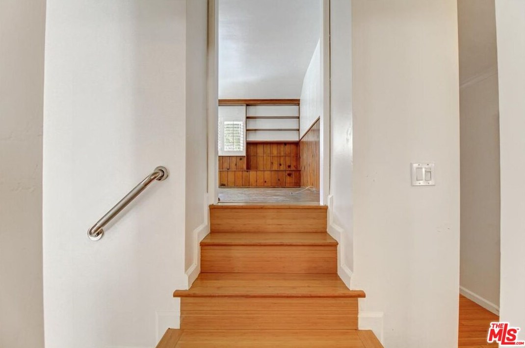 3740 Mullen Pl, Los Angeles CA  90043-1721 exterior