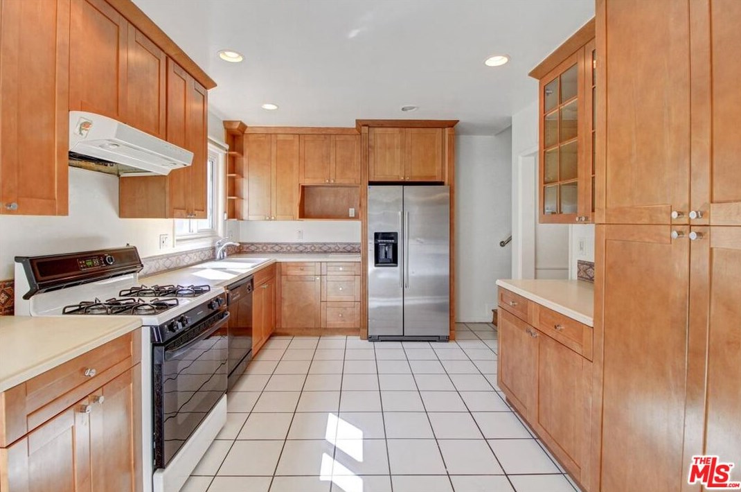 3740 Mullen Pl, Los Angeles CA  90043-1721 exterior